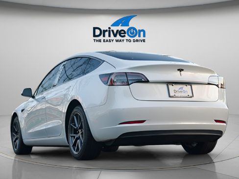 Used 2021 Tesla Model 3 Standard Range Plus image 7