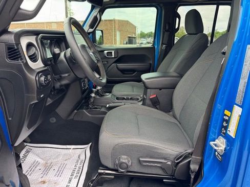 Used 2024 Jeep Gladiator Sport image 7