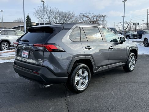Used 2022 Toyota RAV4 XLE image 8