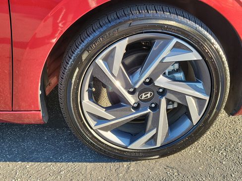 Certified 2025 Hyundai Elantra SEL image 23