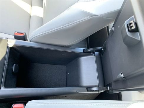 Used 2025 Toyota Camry SE image 26