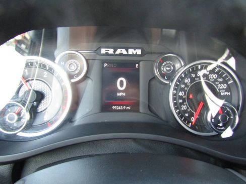 Used 2024 RAM 2500 Big Horn w/ Night Edition AWD/4WD image 13
