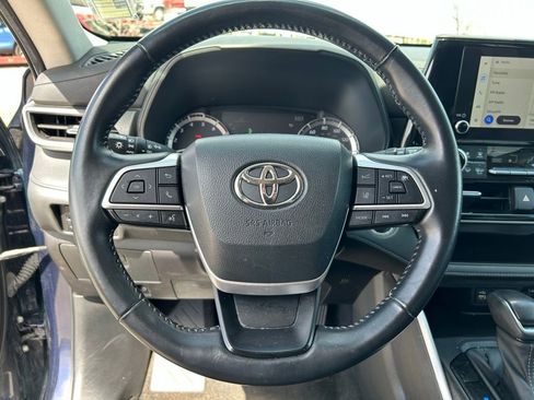 Used 2023 Toyota Highlander LE image 19