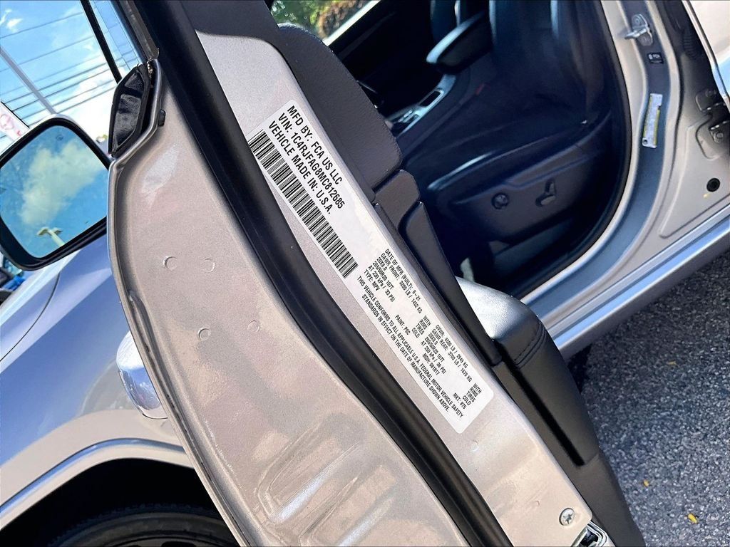 Used 2021 Jeep Grand Cherokee Laredo X AWD/4WD image 35