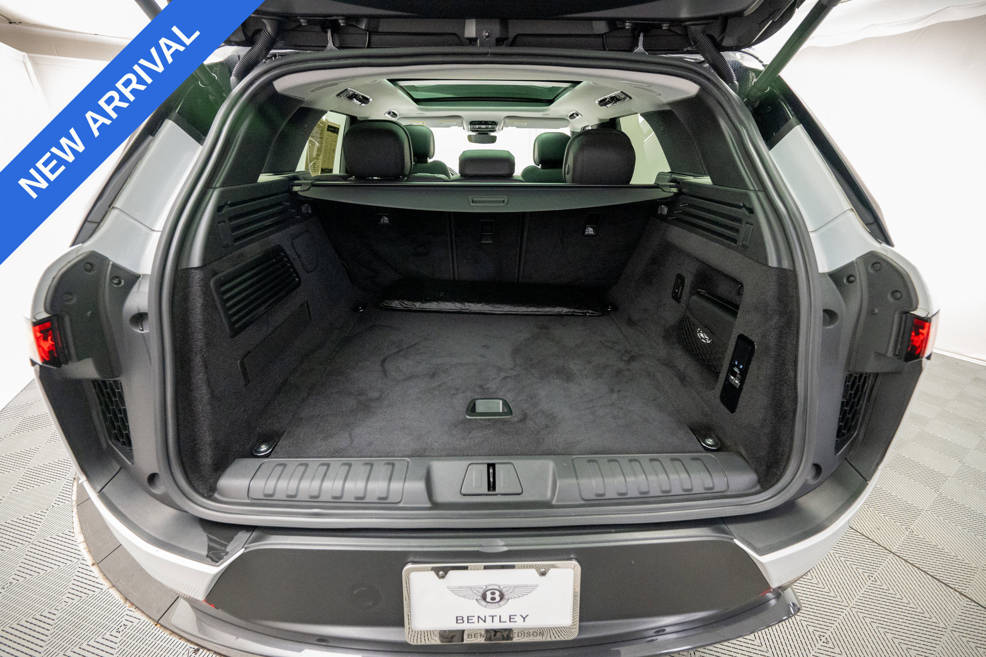 Used 2023 Land Rover Range Rover Sport SE AWD/4WD image 32