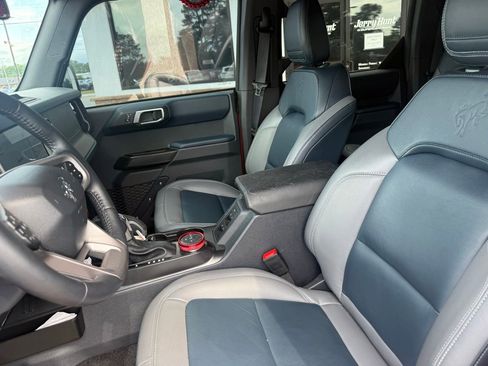 Used 2024 Ford Bronco Outer Banks AWD/4WD image 3