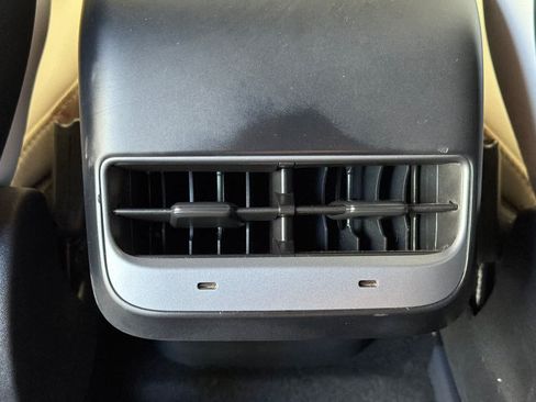 Used 2024 Tesla Model Y Long Range AWD/4WD image 14