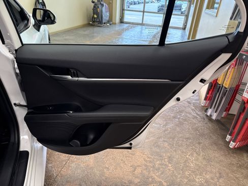 Used 2020 Toyota Camry XLE image 20