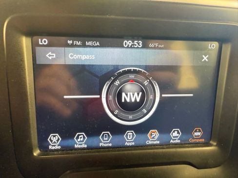 Used 2018 Jeep Renegade Latitude image 24