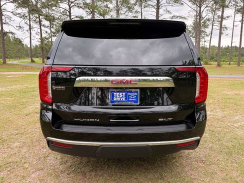 Used 2023 GMC Yukon SLT AWD/4WD image 4