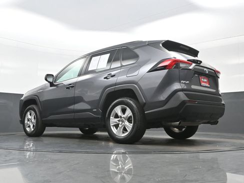 Used 2021 Toyota RAV4 LE AWD/4WD image 28