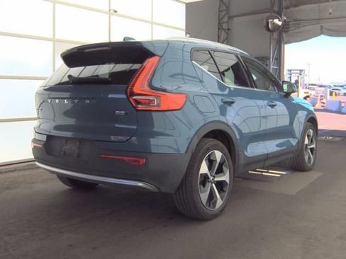 Used 2025 Volvo XC40 B5 Core AWD/4WD image 2