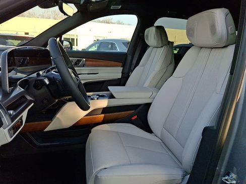 New 2026 Cadillac Vistiq Premium Luxury AWD/4WD image 9