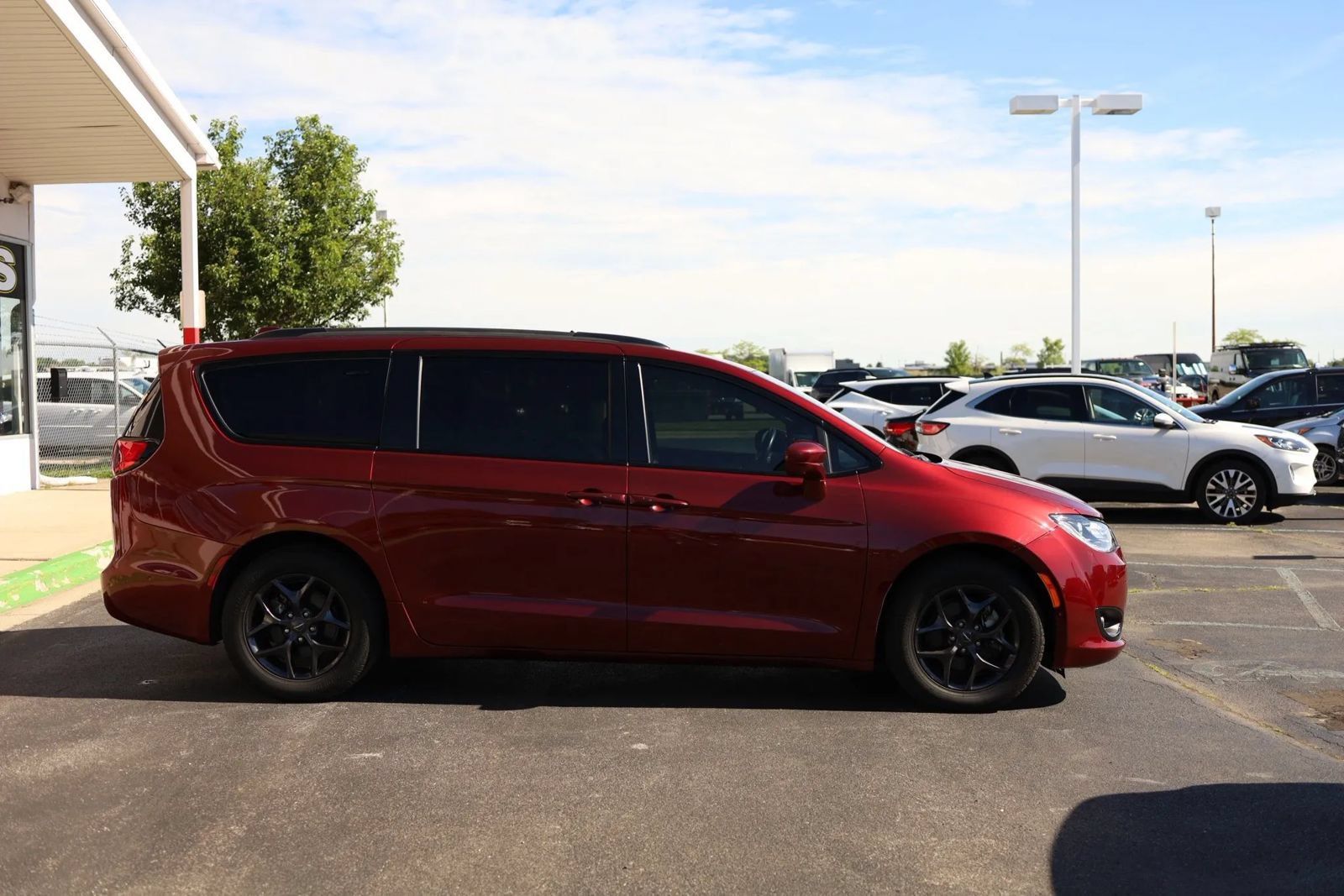 Used 2019 Chrysler Pacifica Touring-L w/ Advanced Safetytec Group FWD image 4