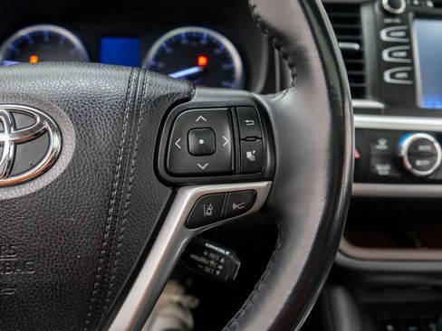 Used 2019 Toyota Highlander SE image 20