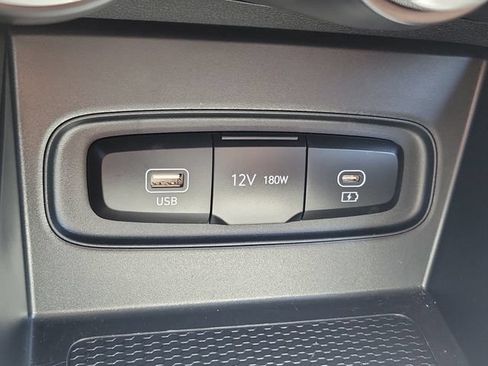 Used 2026 Hyundai Venue SE FWD image 13
