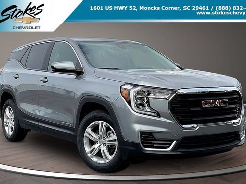 Used 2024 GMC Terrain SLE FWD image 1