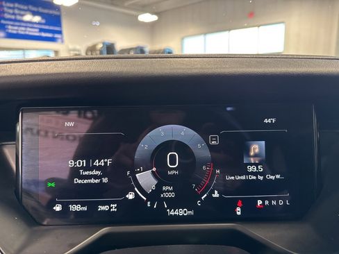 Used 2025 GMC Acadia Elevation image 12