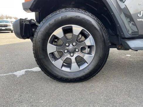 Used 2018 Jeep Wrangler Unlimited Sahara w/ Dual Top Group image 31