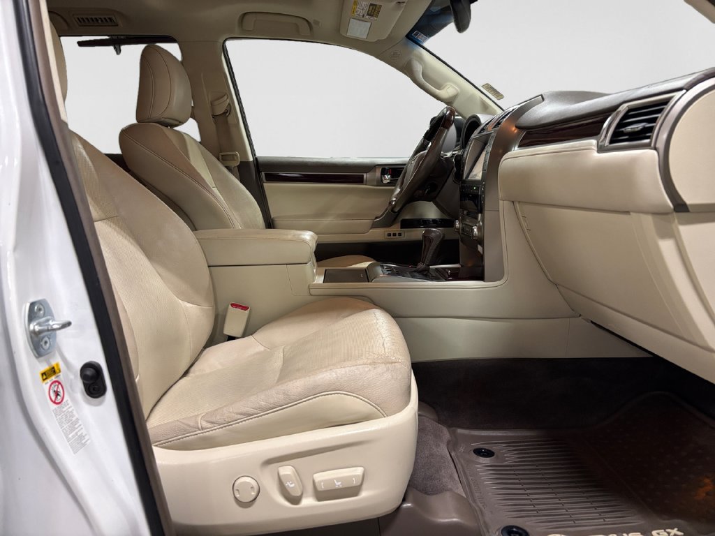 Used 2019 Lexus GX 460 Premium w/ Premium Package AWD/4WD image 15