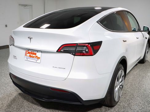 Used 2023 Tesla Model Y Long Range image 7