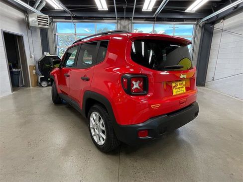 Used 2020 Jeep Renegade Sport w/ Sport Appearance Group FWD image 3