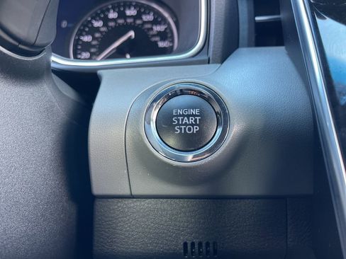 Used 2019 Toyota Avalon Limited image 13