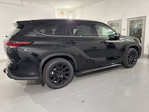 New 2026 Toyota Highlander Limited image 16
