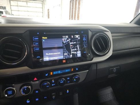 Used 2018 Toyota Tacoma SR image 15