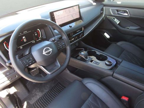 Used 2025 Nissan Rogue Platinum w/ Platinum Premium Package AWD/4WD image 17