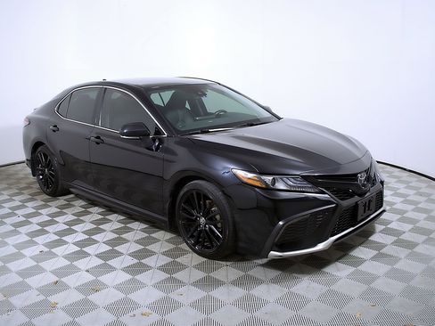 Used 2023 Toyota Camry XSE FWD image 6