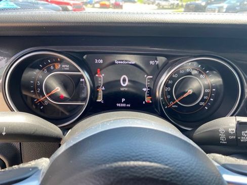 Used 2022 Jeep Wrangler Unlimited Sahara AWD/4WD image 12