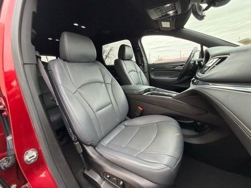 Used 2024 Buick Enclave Premium AWD/4WD image 18