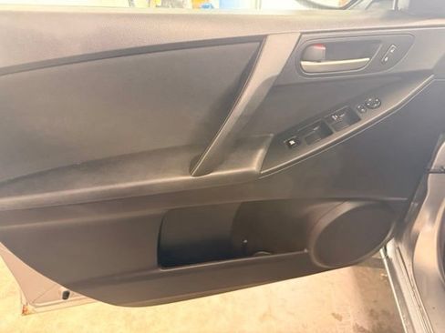 Used 2013 MAZDA MAZDA3 i Sport FWD image 9