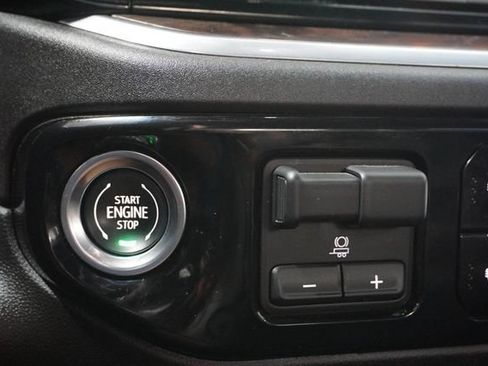 Used 2025 GMC Sierra 1500 SLT RWD image 24