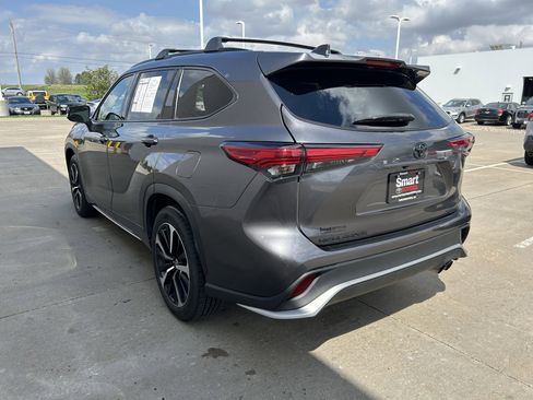 Used 2022 Toyota Highlander XSE AWD/4WD image 4