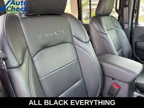 Used 2023 Jeep Wrangler Unlimited Sahara w/ Cold Weather Group AWD/4WD image 26