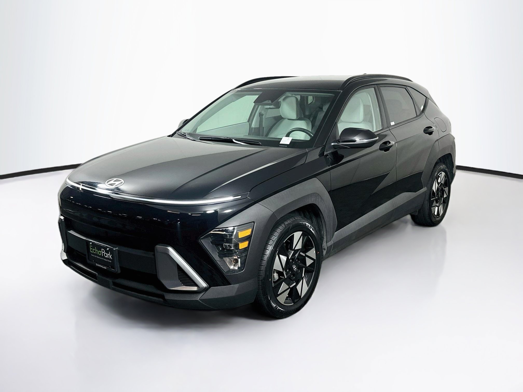 Used 2025 Hyundai Kona SEL FWD image 3