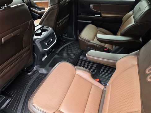 Used 2025 Ford Expedition King Ranch image 23