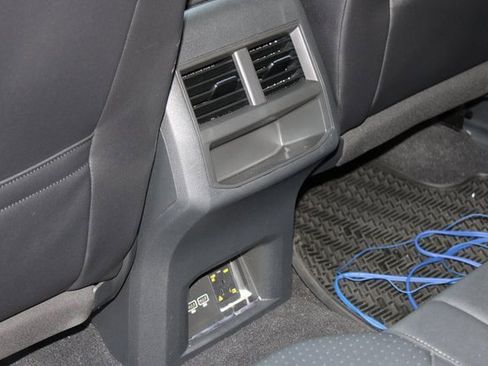 Used 2020 Volkswagen Atlas Cross Sport SE w/ Towing Package image 17