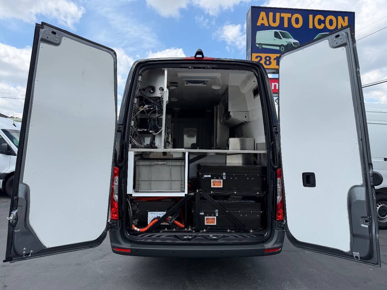 Used 2022 Mercedes-Benz Sprinter 4500 w/ Parking Package image 17