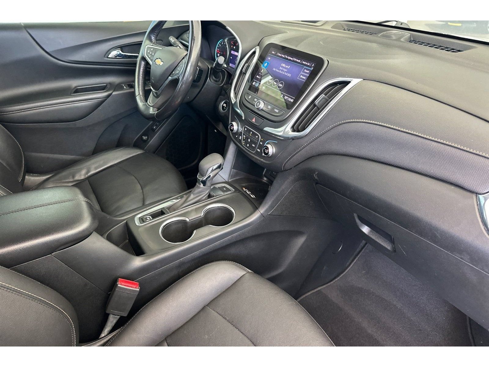 Used 2020 Chevrolet Equinox Premier w/ Premier Redline Edition FWD image 16