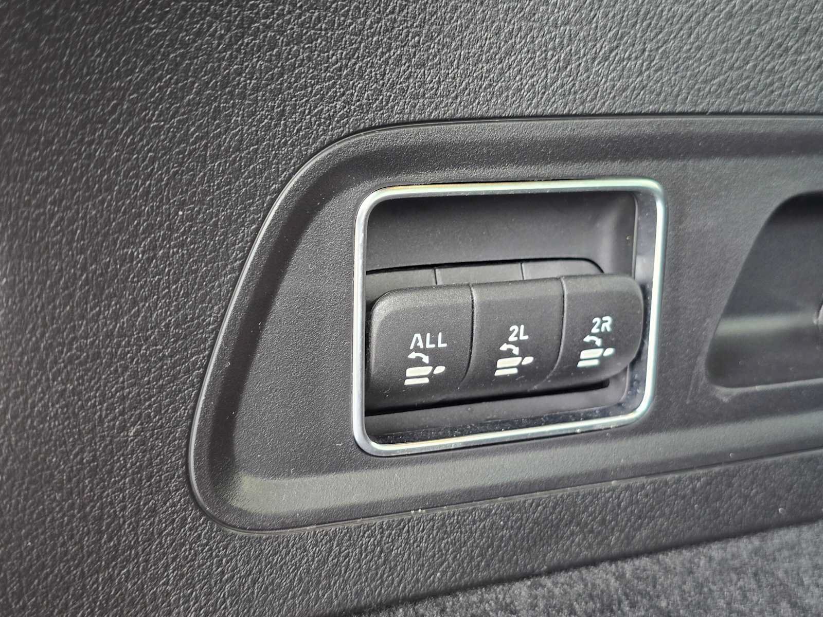 Used 2025 Mercedes-Benz GLS 450 4MATIC w/ AMG Line Exterior image 15