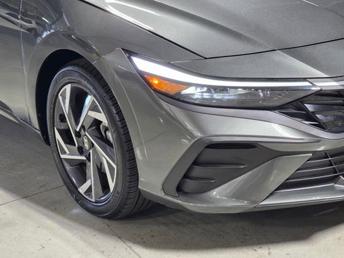 Certified 2025 Hyundai Elantra Sport FWD image 10