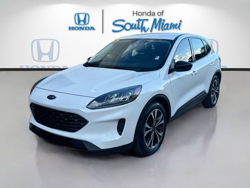 Used 2022 Ford Escape SE w/ SE Sport Appearance Package image 3