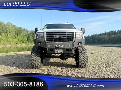 Used 2009 GMC Sierra 2500 SLT w/ Entertainment Package AWD/4WD image 3