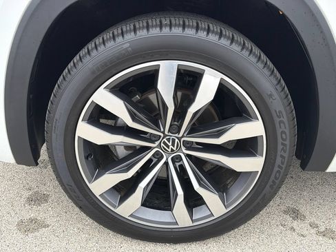 Certified 2023 Volkswagen Atlas Cross Sport SEL Premium R-Line AWD/4WD image 33