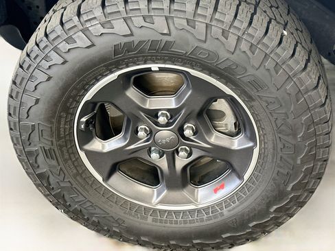 Used 2020 Jeep Wrangler Unlimited Sahara AWD/4WD image 35