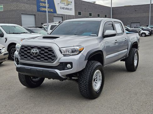 Used 2017 Toyota Tacoma TRD Sport w/ Tow Package (A/T) AWD/4WD image 8