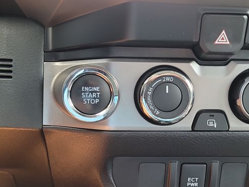 Used 2023 Toyota Tacoma SR5 AWD/4WD image 27